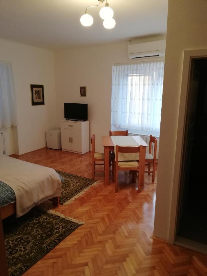 Sobe Sabec Acomodação com café da manhã Postojna Exterior foto
