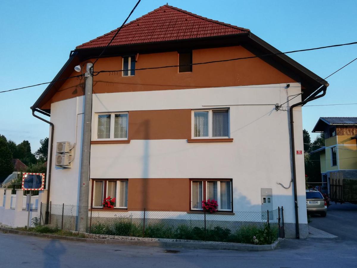 Sobe Sabec Acomodação com café da manhã Postojna Exterior foto