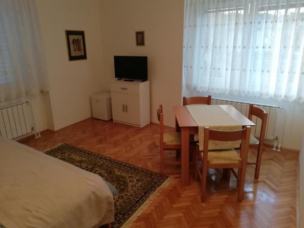 Sobe Sabec Acomodação com café da manhã Postojna Exterior foto